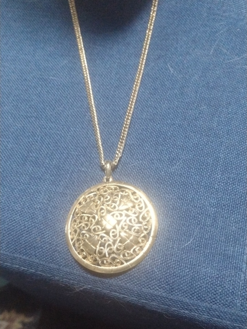 Elegant Gold Filigree Round Pendant Necklace - Women Jewelry
